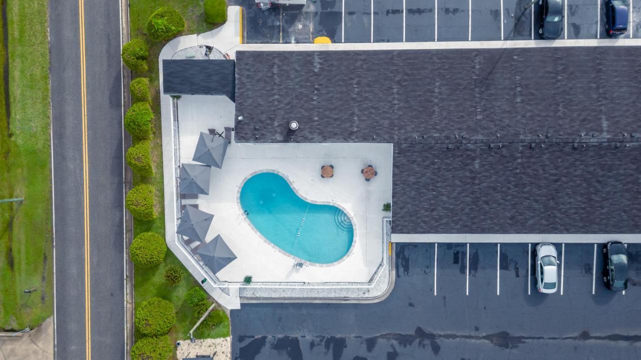Golden Isles Inn & Suites Brunswick Exterior foto